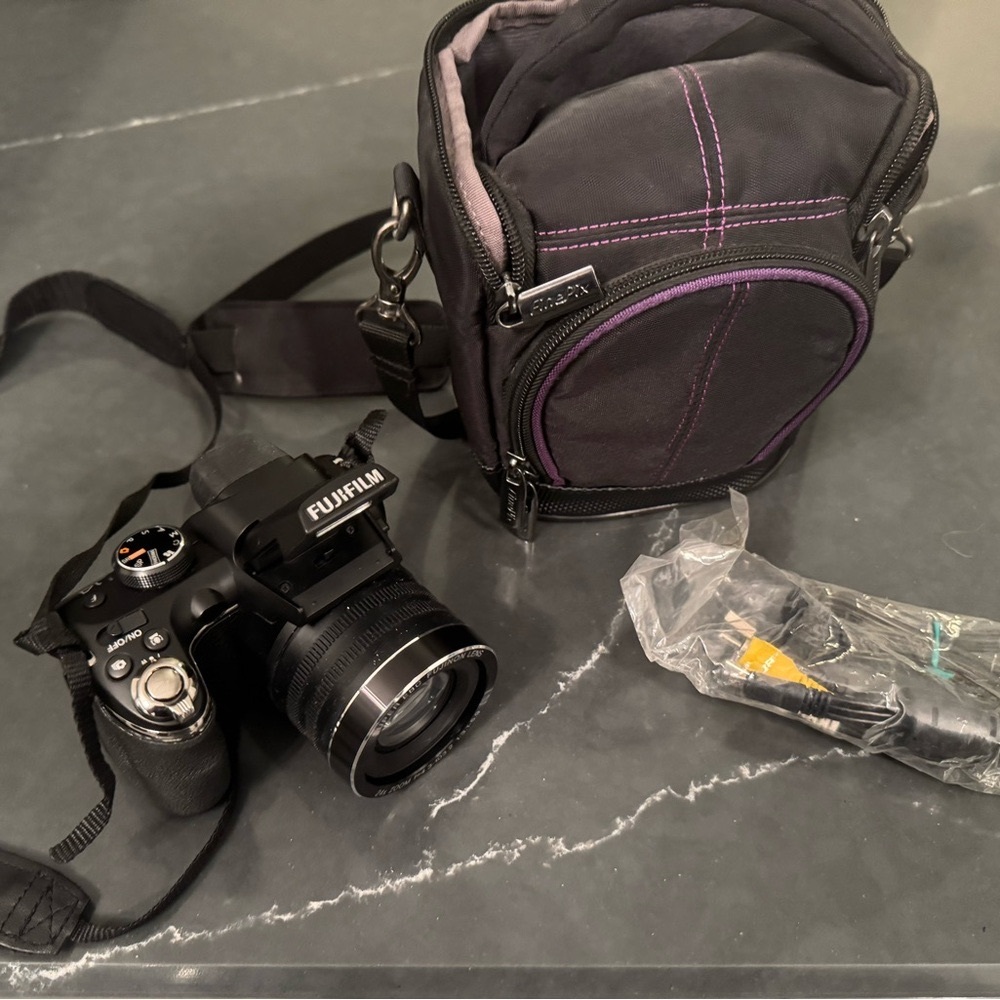Fuji digital camera, bag and cords